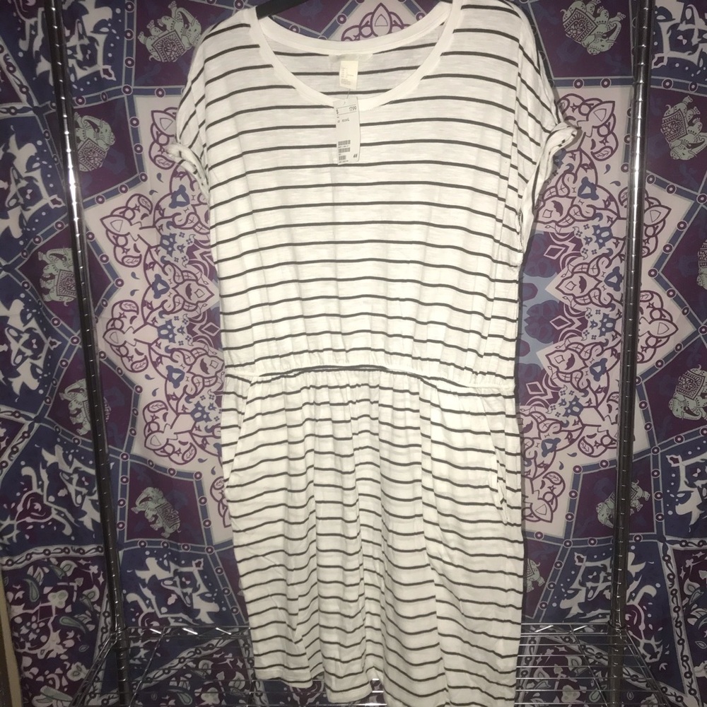 Black and white striped L T-Shirt dress